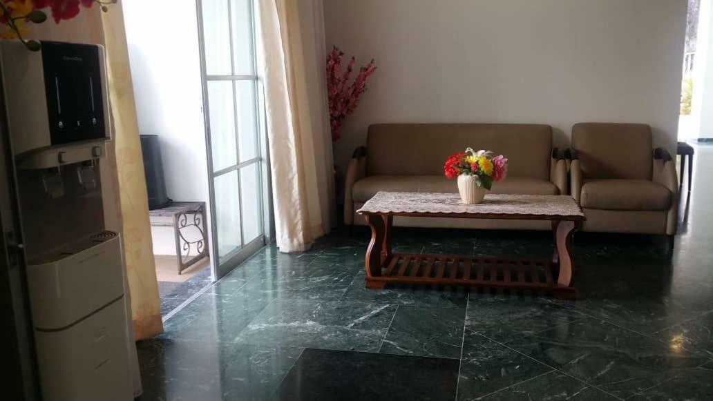 6, Persiaran Tanjung Bunga 3 Villa Batu Ferringhi Exterior photo