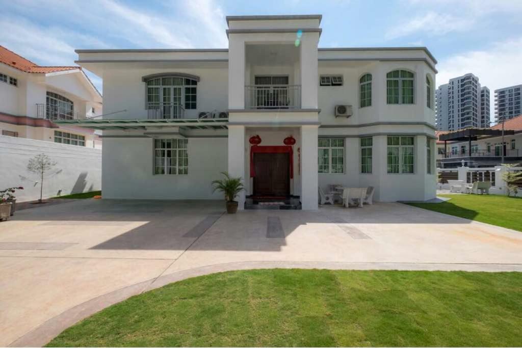 6, Persiaran Tanjung Bunga 3 Villa Batu Ferringhi Exterior photo
