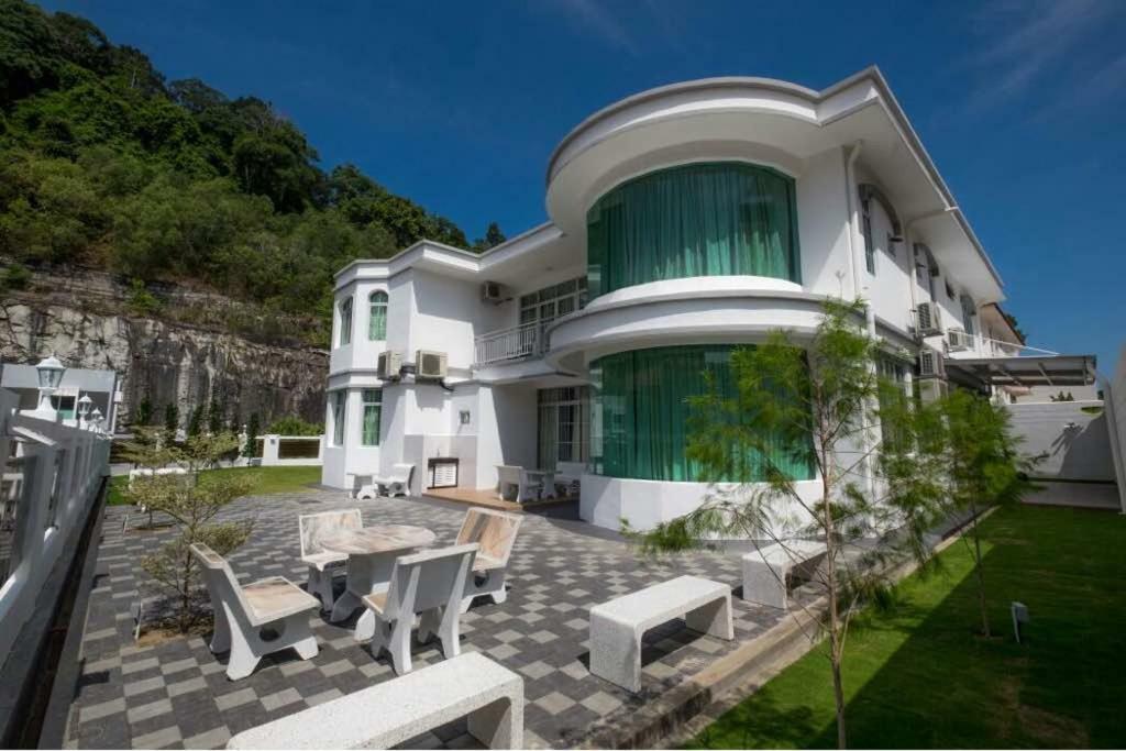 6, Persiaran Tanjung Bunga 3 Villa Batu Ferringhi Exterior photo