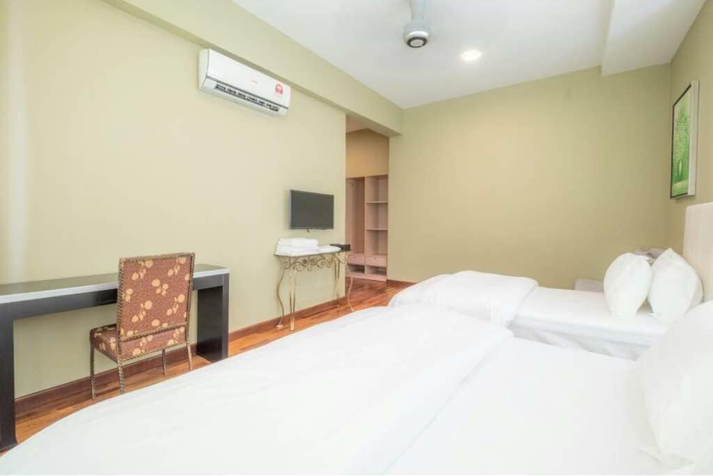 6, Persiaran Tanjung Bunga 3 Villa Batu Ferringhi Exterior photo