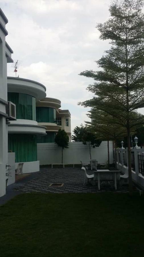 6, Persiaran Tanjung Bunga 3 Villa Batu Ferringhi Exterior photo