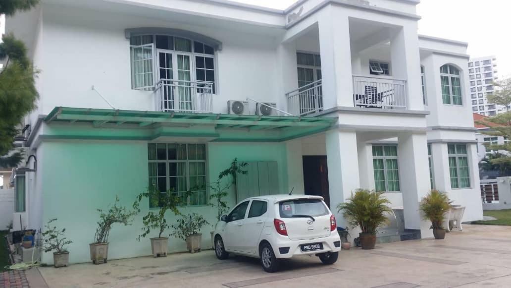 6, Persiaran Tanjung Bunga 3 Villa Batu Ferringhi Exterior photo